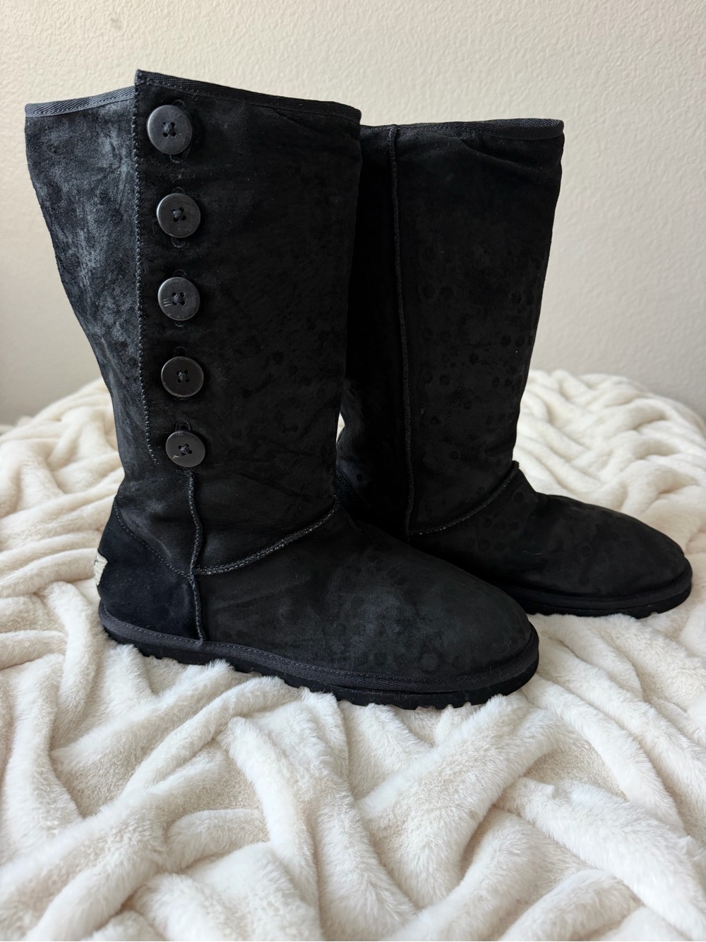 UGG Bailey Bow II Black Sheepskin Boots Women’s Size 7